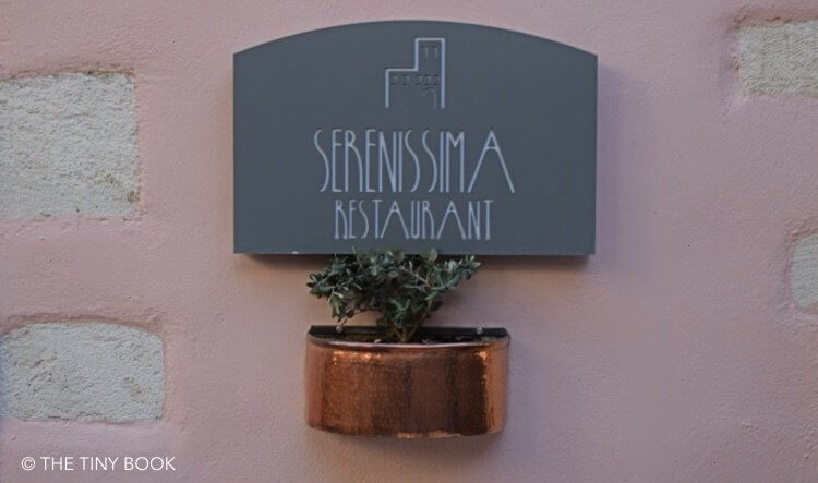 Entrance serenissima restaurant