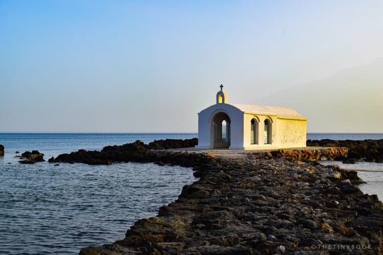 Chapel and path to the sea - Georgioupoli, Crete
