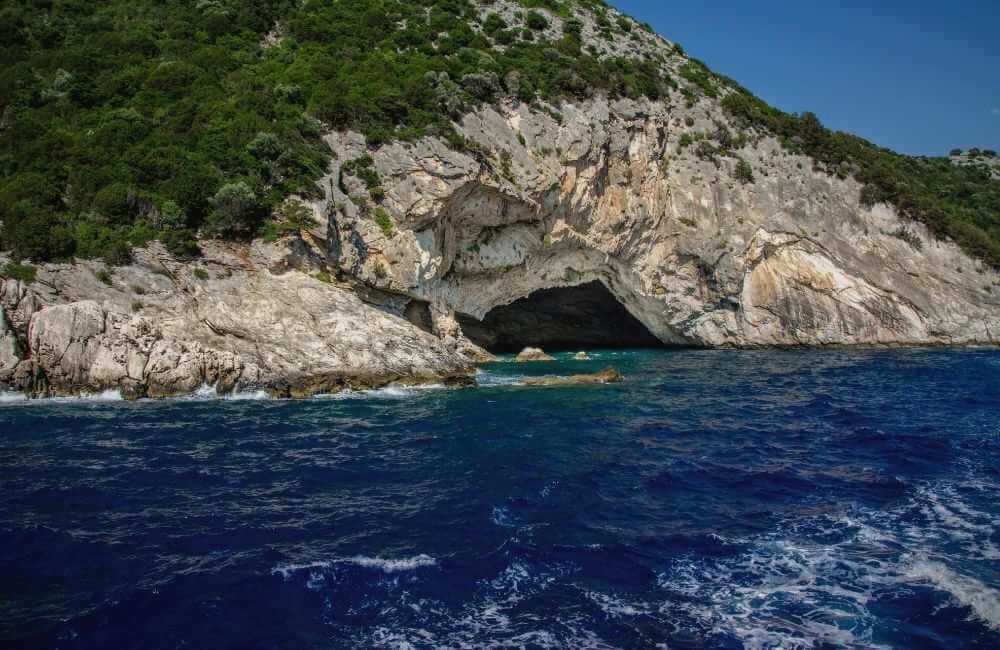 Discover the Beautiful Hidden Gems in Greece You Can Visit Right Now! 12 hidden gems in Greece hidden gems in Greece