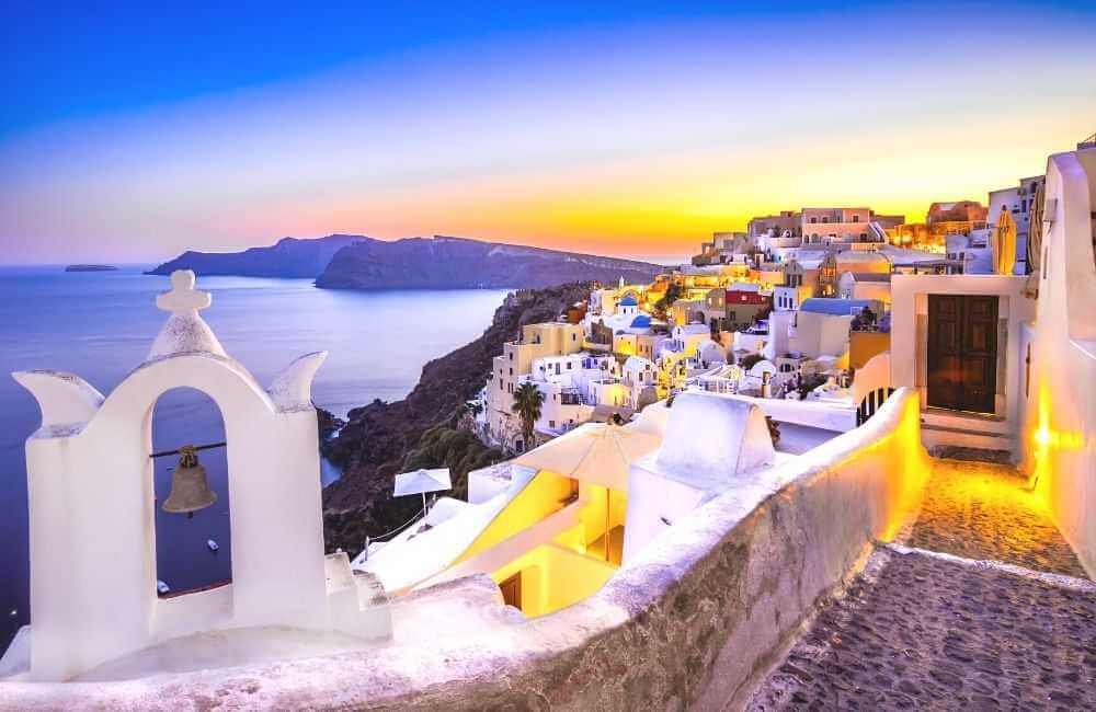 Essential Things to Do in Santorini in One Day! - The Tiny Book