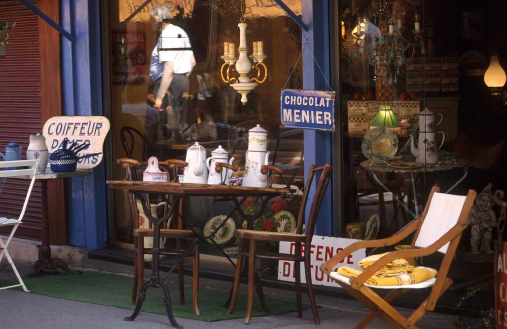 Best Street Markets in Paris for Gourmet (and Curious) Souvenir Hunting in France! 16 street markets in paris Marché aux Puces de Saint Ouen