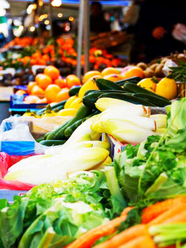 Best Street Markets in Paris for Gourmet (and Curious) Souvenir Hunting in France! 6 street markets in paris street markets in paris