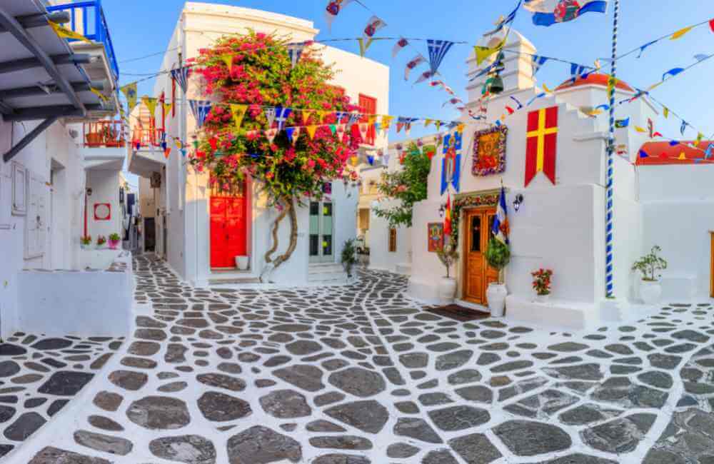 Where to Stay in Mykonos: Best Areas on the Island (+ Top Hotels) 3 where to stay in mykonos Crete or Mykonos: Mykonos Chora