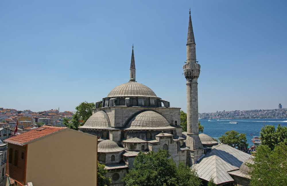 Famous Mosques in Istanbul, Religious Buildings, and Mysterious Places... The Holy Soul of Istanbul 44 Mosques in istanbul Mosques in istanbul