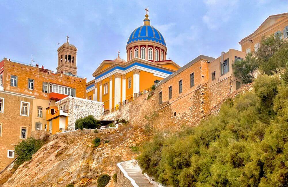  In this article, you'll find all the various transportation options and other valuable tips on how to get to Syros, Greece, effortlessly. 