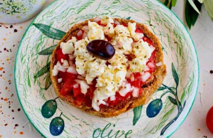 How to make Cretan dakos