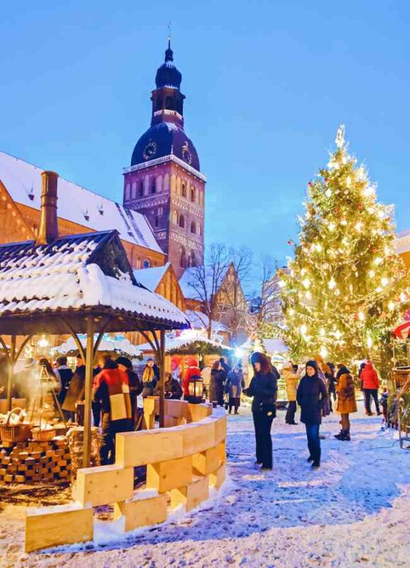 Packing List for a Christmas Market Trip in Europe + Printable Guide 9 christmas market europe packing list christmas market europe packing list
