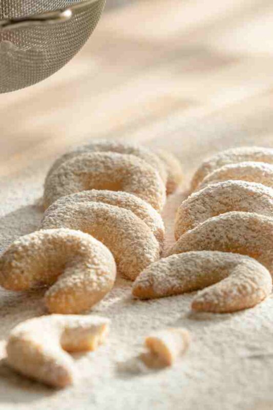 25 Easy Christmas Cookies: Recipes You'll Love to Bake! 20 christmas cookies christmas cookies