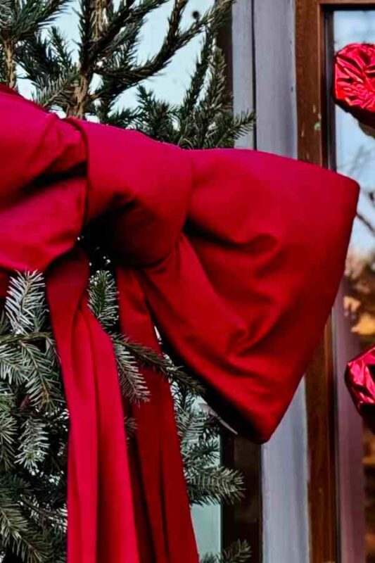 Unique Christmas Tree Toppers You’ll Want to Use Every Year 8 christmas tree toppers christmas tree toppers