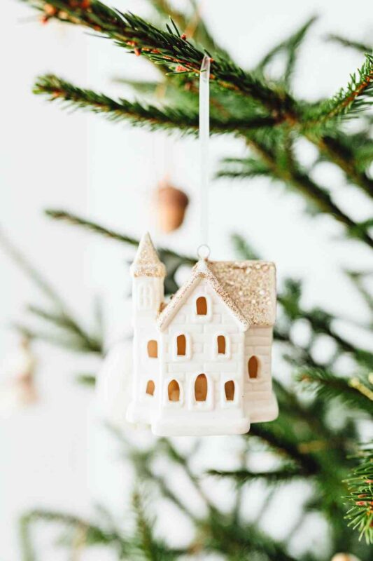 Minimalist Holiday Decor Ideas You’ll Actually Use 15 minimalist holiday decor ideas minimalist holiday decor ideas