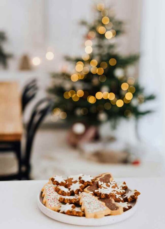A Minimal Christmas: Beauty Without the Overwhelm 13 MINIMAL CHRISTMAS MINIMAL CHRISTMAS