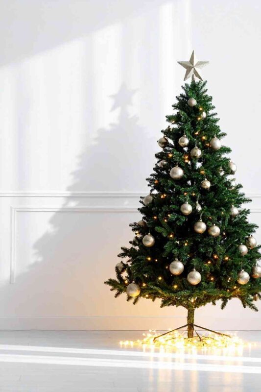 Minimalist Holiday Decor Ideas You’ll Actually Use 8 minimalist holiday decor ideas minimalist holiday decor ideas