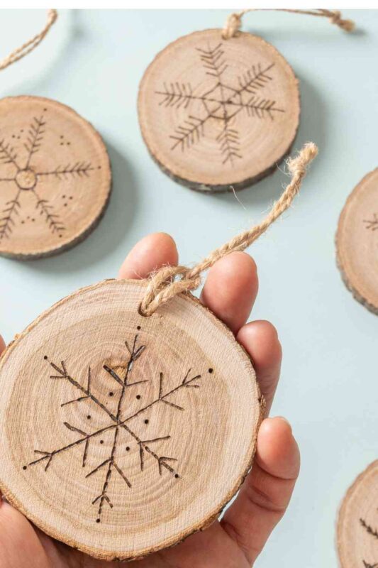 Minimalist Holiday Decor Ideas You’ll Actually Use 7 minimalist holiday decor ideas minimalist holiday decor ideas
