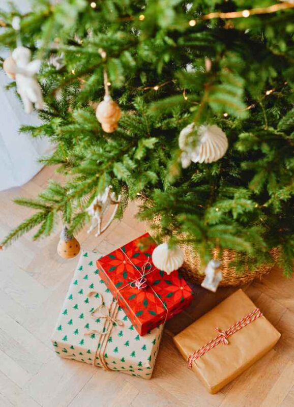A Minimal Christmas: Beauty Without the Overwhelm 17 MINIMAL CHRISTMAS MINIMAL CHRISTMAS
