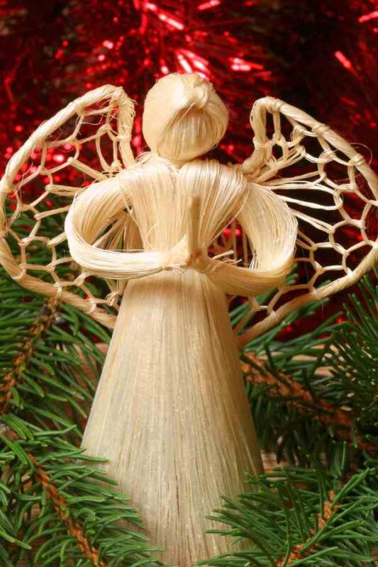 Unique Christmas Tree Toppers You’ll Want to Use Every Year 4 christmas tree toppers christmas tree toppers