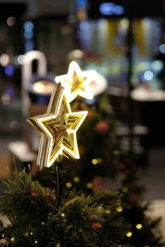 Unique Christmas Tree Toppers You’ll Want to Use Every Year 5 christmas tree toppers christmas tree toppers