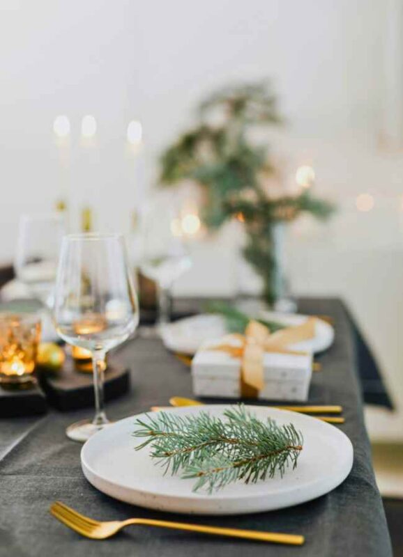 A Minimal Christmas: Beauty Without the Overwhelm 7 MINIMAL CHRISTMAS MINIMAL CHRISTMAS