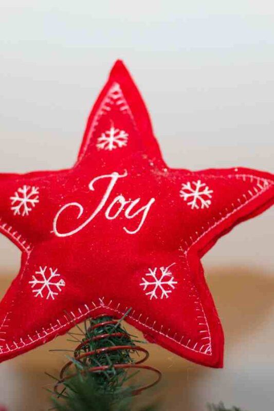 Unique Christmas Tree Toppers You’ll Want to Use Every Year 7 christmas tree toppers christmas tree toppers