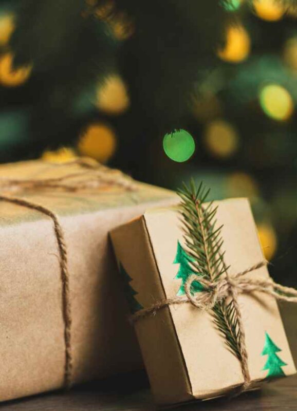 A Minimal Christmas: Beauty Without the Overwhelm 10 MINIMAL CHRISTMAS MINIMAL CHRISTMAS