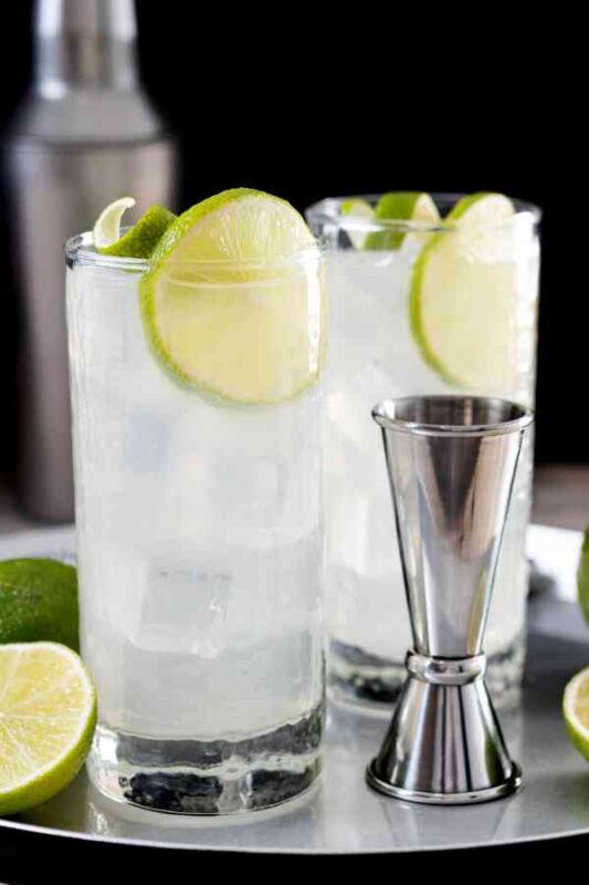 Seven Signature New Year’s Eve Cocktails You’ll Love 5 new year's eve cocktails new year's eve cocktails