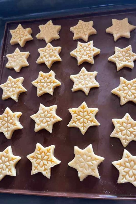 Super Easy Christmas Cookies All The Family Will Love 5 easy christmas cookies easy christmas cookies
