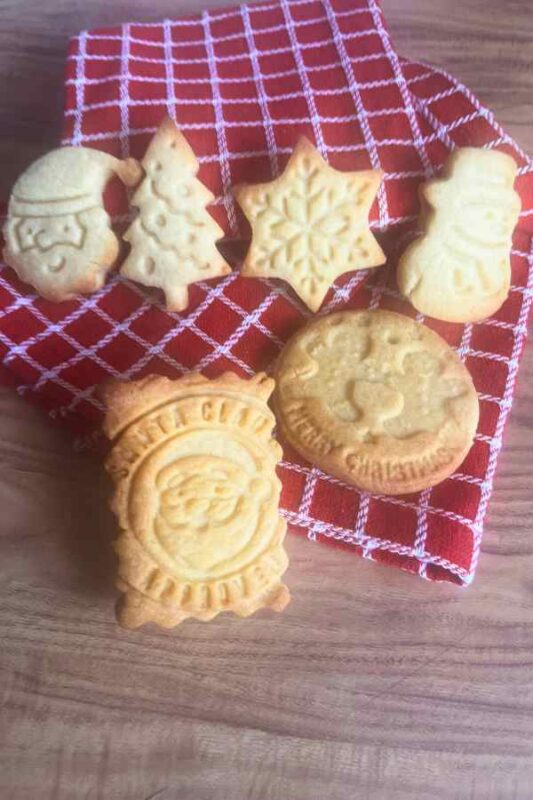Super Easy Christmas Cookies All The Family Will Love 2 easy christmas cookies easy christmas cookies