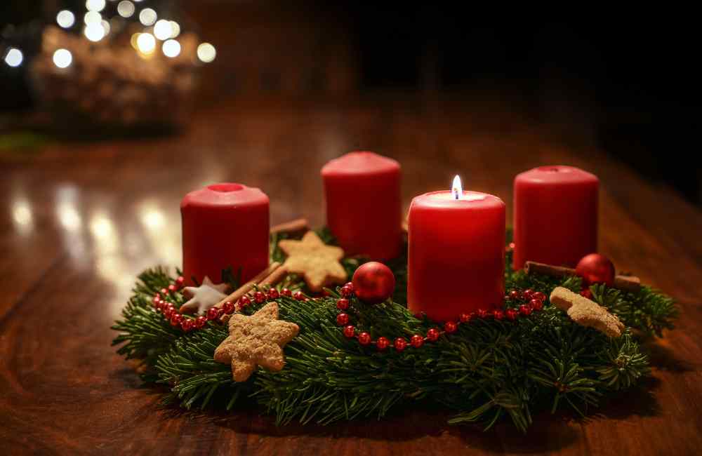 10 Small Holiday Traditions That Make a Big Impact 10 holiday traditions holiday traditions