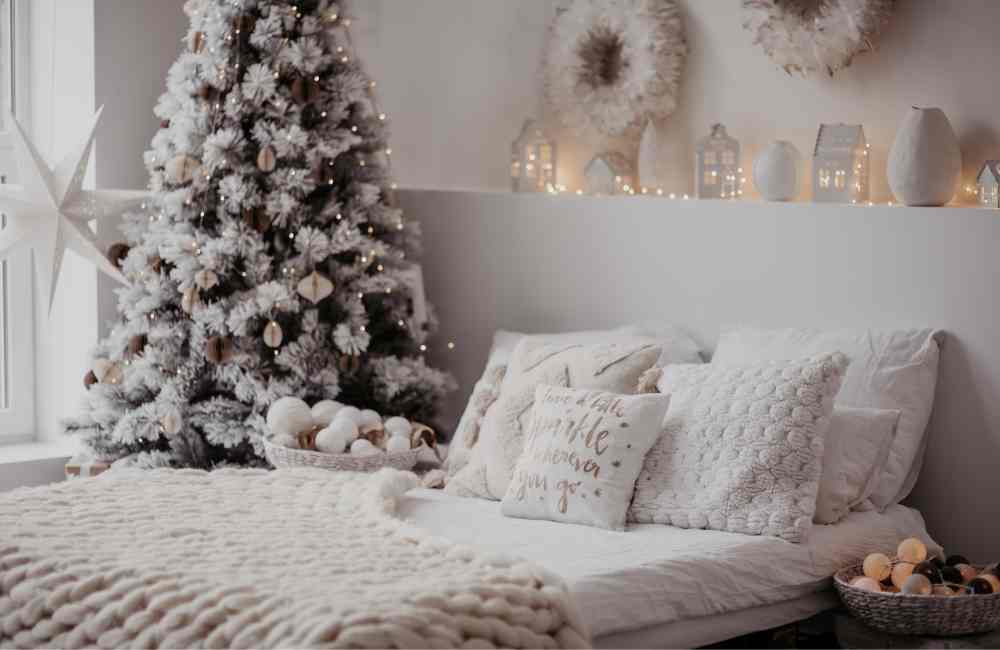 The Exact Day Most People Take Down Their Christmas Decorations (You’ll Be Surprised) 3 take down christmas decorations take down christmas decorations