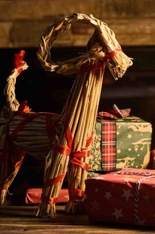 35 Magical Christmas Traditions from Around the World (That You Can Start This Year) 6 christmas traditions christmas traditions