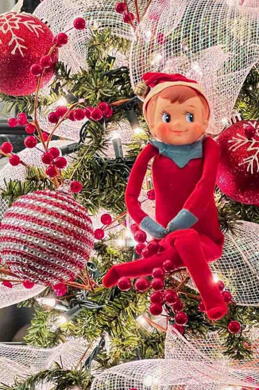 35 Magical Christmas Traditions from Around the World (That You Can Start This Year) 8 christmas traditions christmas traditions