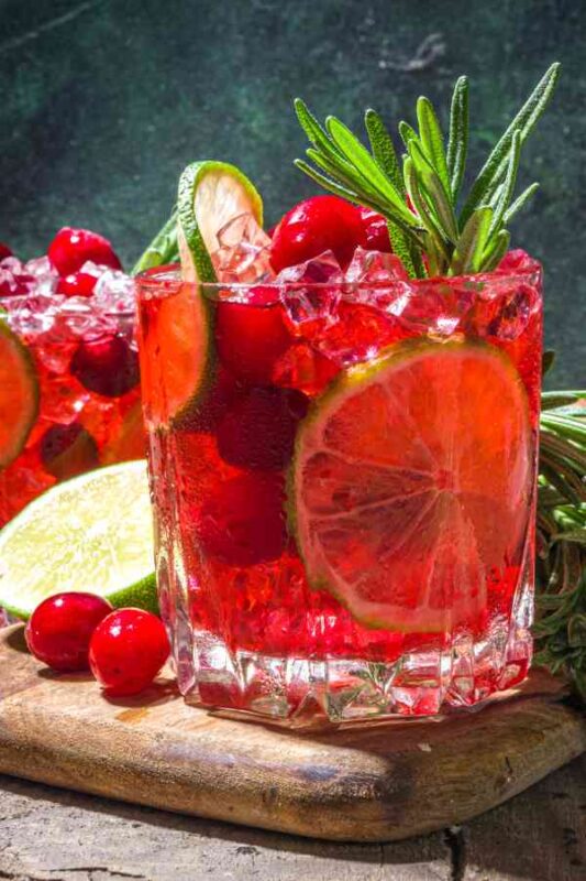 Seven Signature New Year’s Eve Cocktails You’ll Love 10 new year's eve cocktails new year's eve cocktails