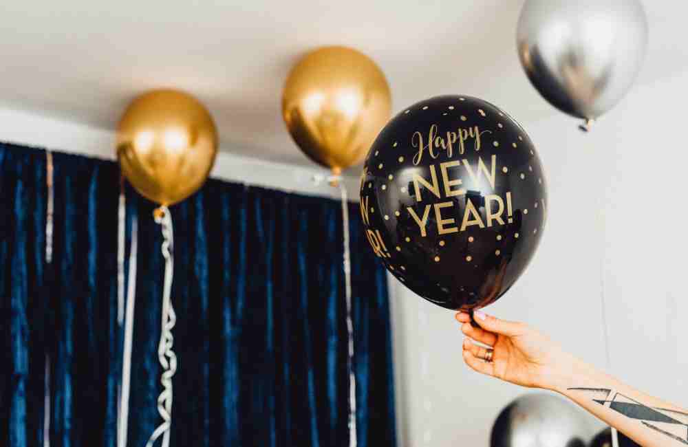 Hosting New Year’s Eve Party: Simple Ideas for a Beautiful Celebration 4 hosting new year's eve party hosting new year's eve party