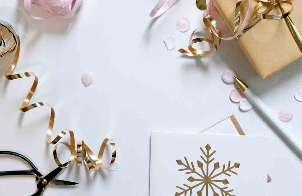 17 Last-Minute DIY Christmas Gifts Anyone Can Make (No Craft Skills Needed) 2 diy christmas gifts diy christmas gifts