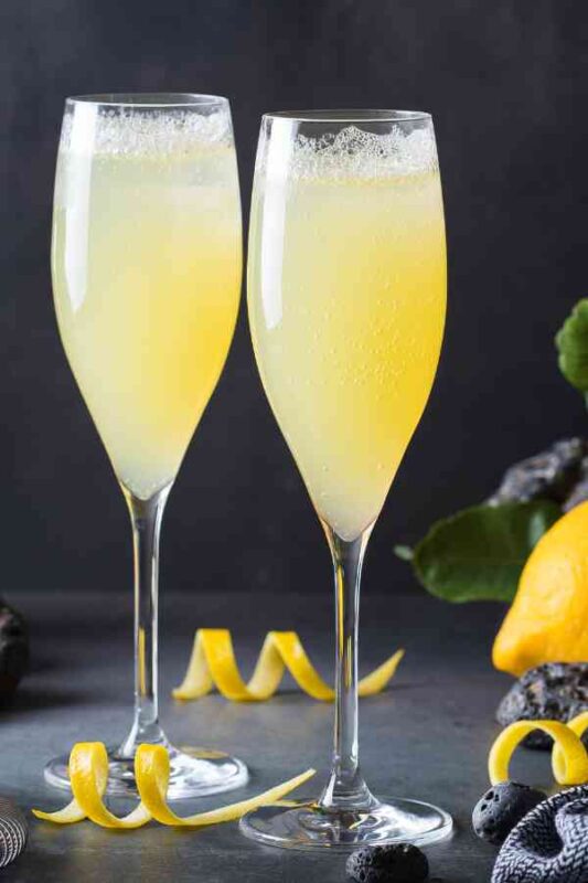 Seven Signature New Year’s Eve Cocktails You’ll Love 6 new year's eve cocktails new year's eve cocktails