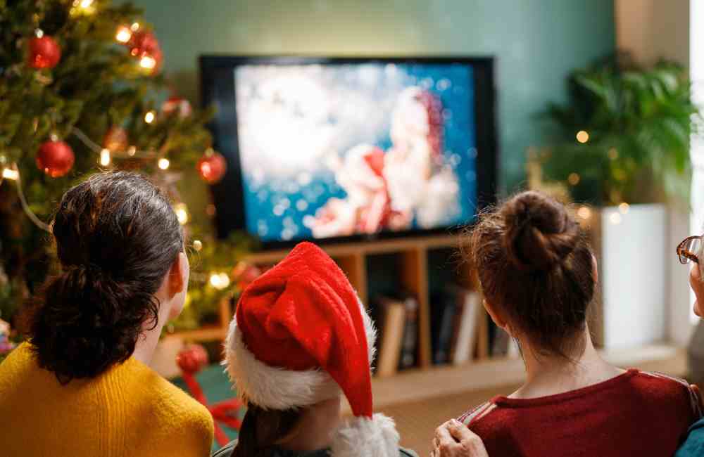 Holiday Movie Night for the Whole Family: Snacks, Setups & Cozy Tips 4 holiday movie night holiday movie night