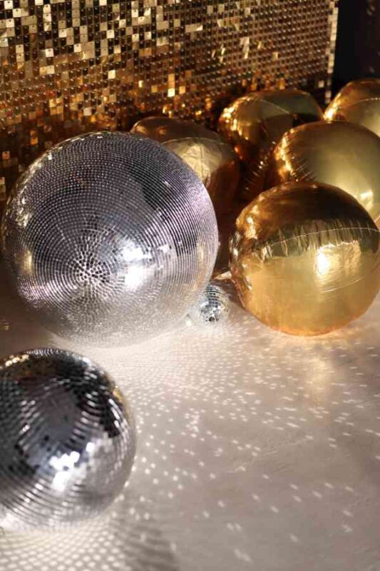 Hosting New Year’s Eve Party: Simple Ideas for a Beautiful Celebration 11 hosting new year's eve party hosting new year's eve party