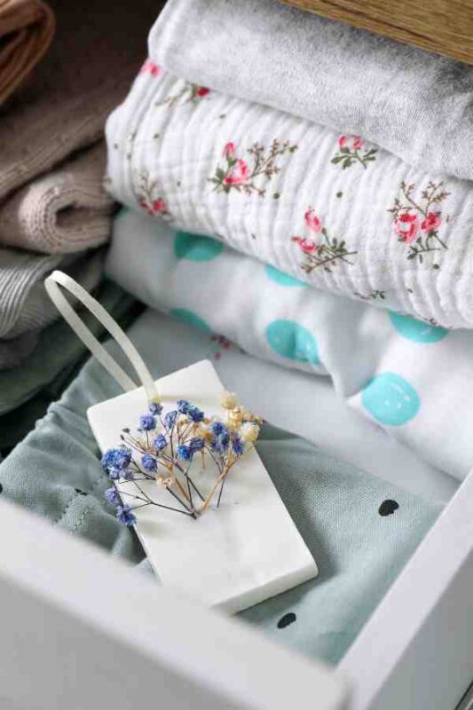 17 Last-Minute DIY Christmas Gifts Anyone Can Make (No Craft Skills Needed) 17 diy christmas gifts diy christmas gifts