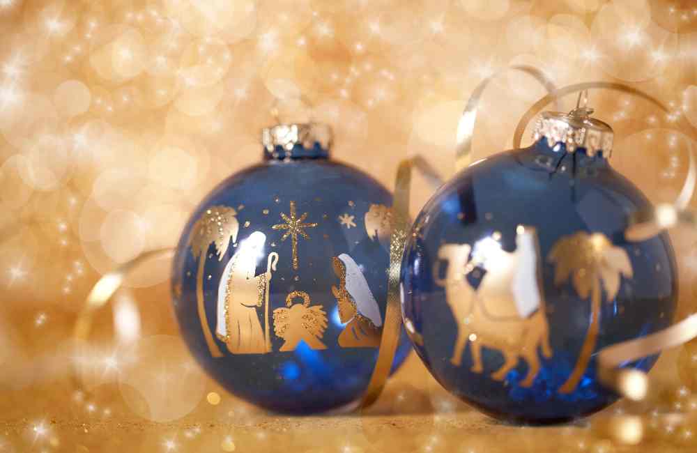 The Exact Day Most People Take Down Their Christmas Decorations (You’ll Be Surprised) 8 take down christmas decorations take down christmas decorations
